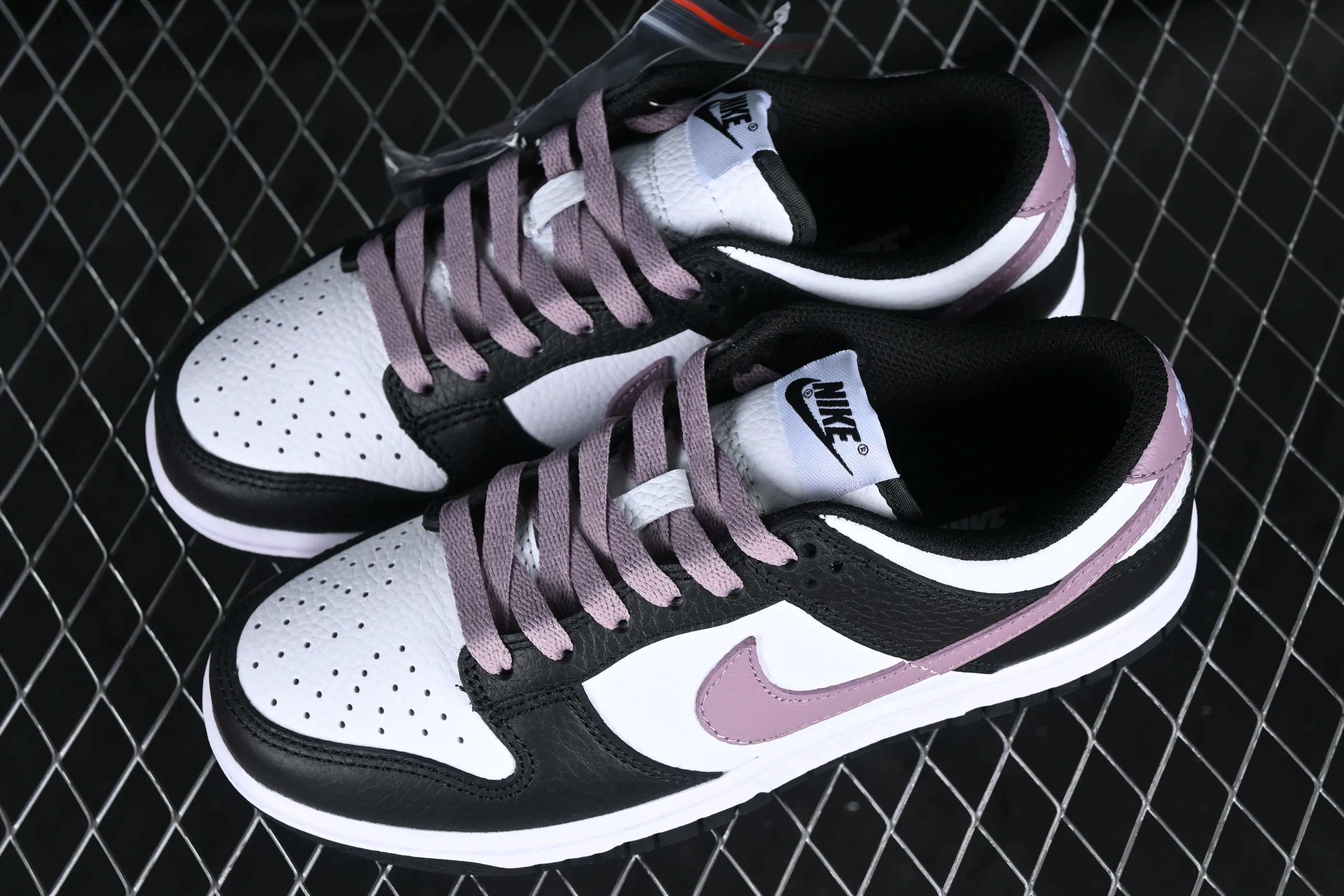 All categories Nk SB Dunk series Nk SB Dunk Low low-top sneakers Z version Nk Dunk Low SP black and white purple hook SB low-top sports and leisure sneakers DO7413-991